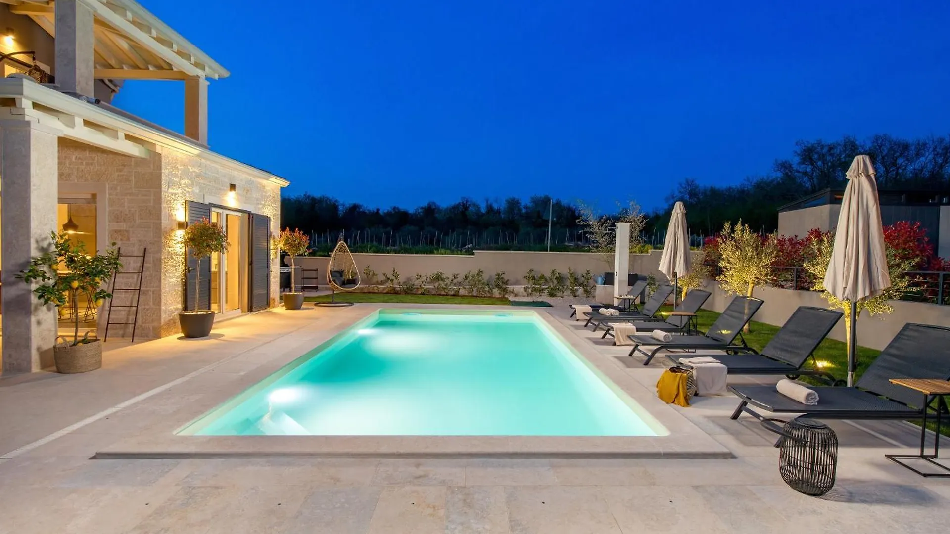 Villa Lente Muntrilj 0*,
